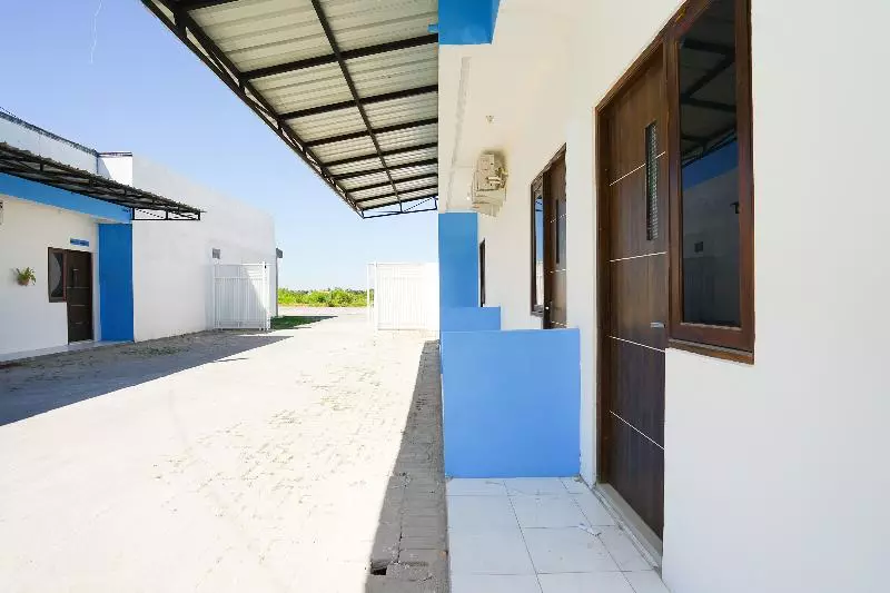 Hotelli Reddoorz At Bypass Town Square Mojokerto