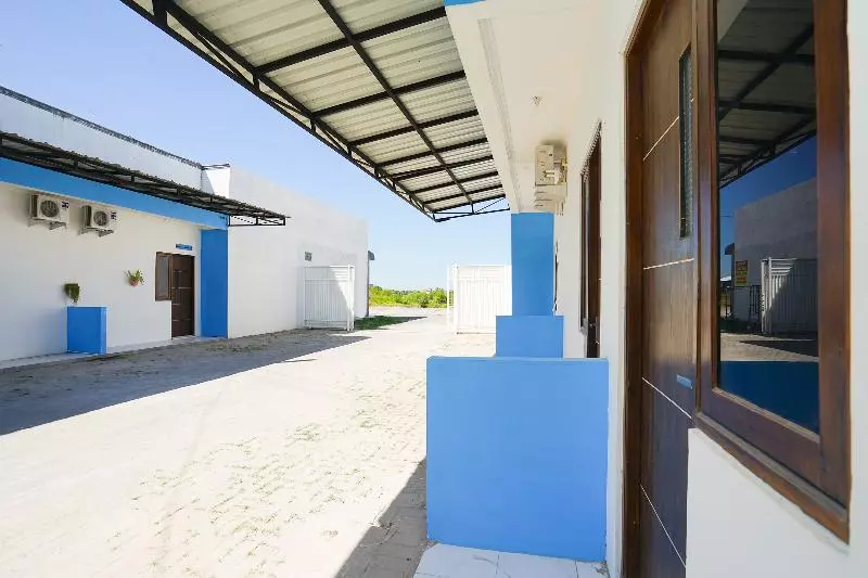 Hotelli Reddoorz At Bypass Town Square Mojokerto