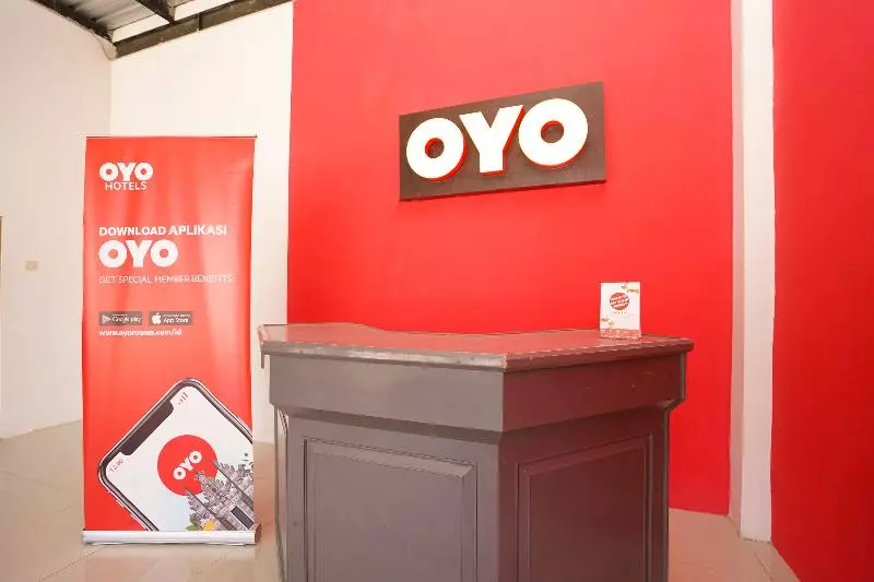 Hotelli Reddoorz At Bypass Town Square Mojokerto