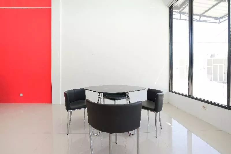 Hotelli Reddoorz At Bypass Town Square Mojokerto