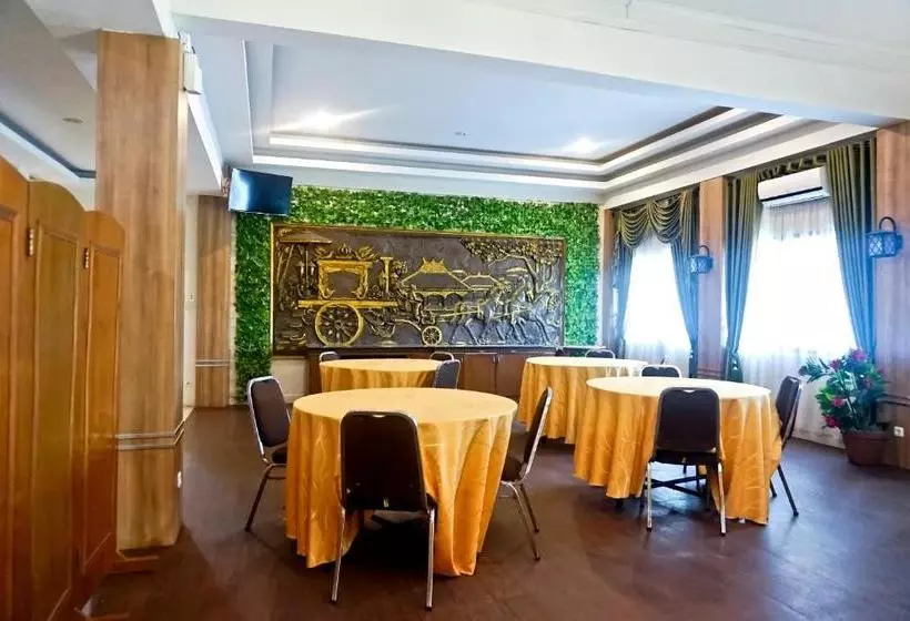 Hotelli Tirta Kencana Syariah By Oyo Rooms