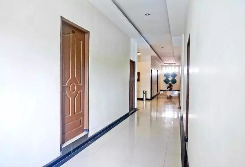 Hotelli Tirta Kencana Syariah By Oyo Rooms