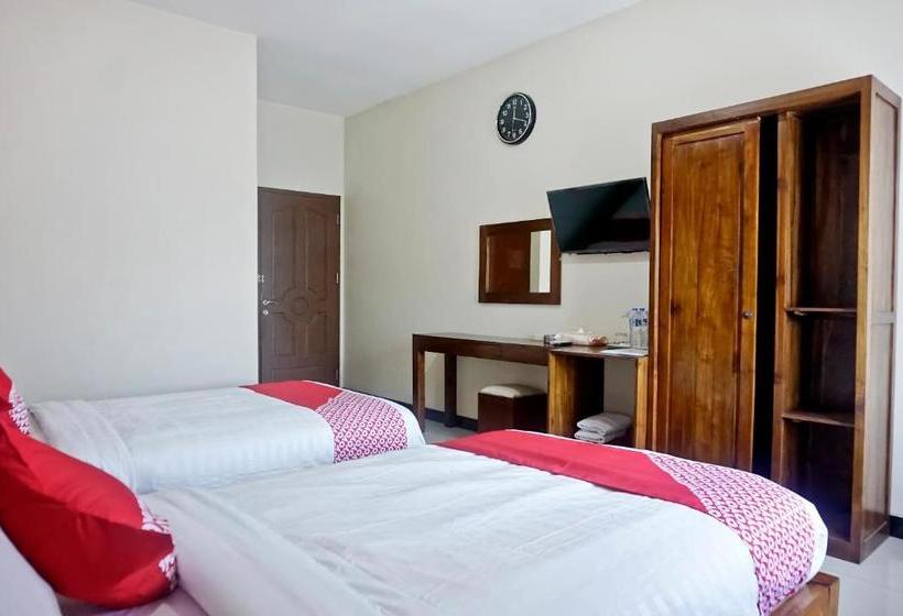 בית מלון כפרי Tirta Kencana Syariah By Oyo Rooms