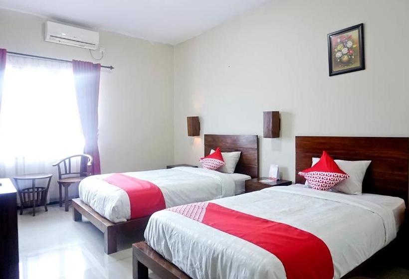 בית מלון כפרי Tirta Kencana Syariah By Oyo Rooms
