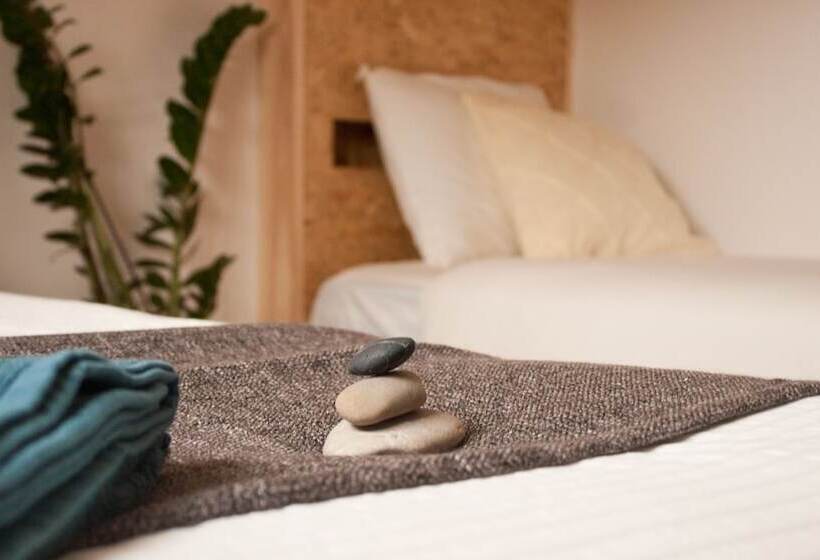 Kokua Surfarm Hostel