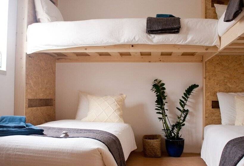 Kokua Surfarm Hostel