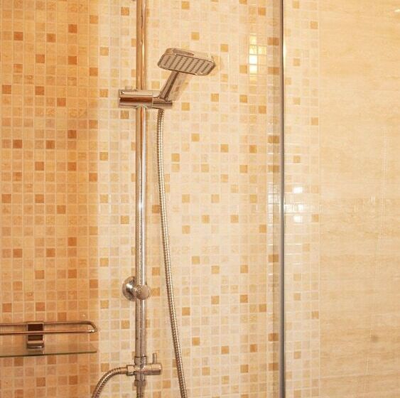 Kokua Surfarm Hostel