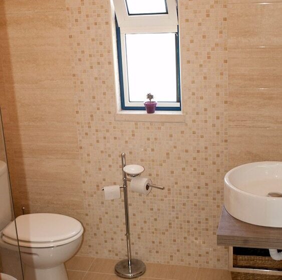 Kokua Surfarm Hostel