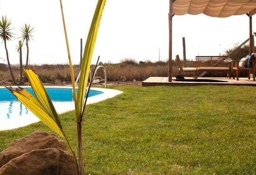 Kokua Surfarm Hostel