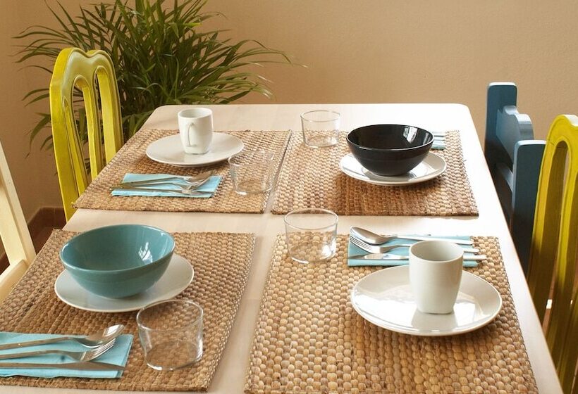 Kokua Surfarm Hostel