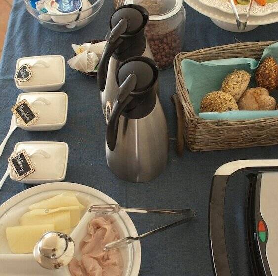 Kokua Surfarm Hostel