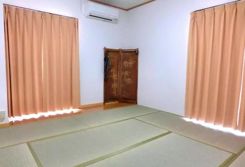 Retkeilymaja Guesthouse Famusuton