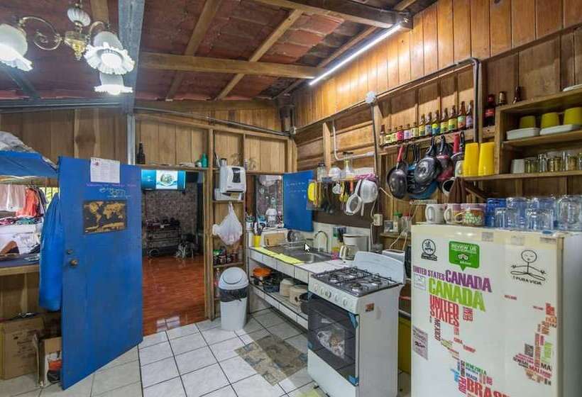 تختخواب و صبحانه Curi Hostel