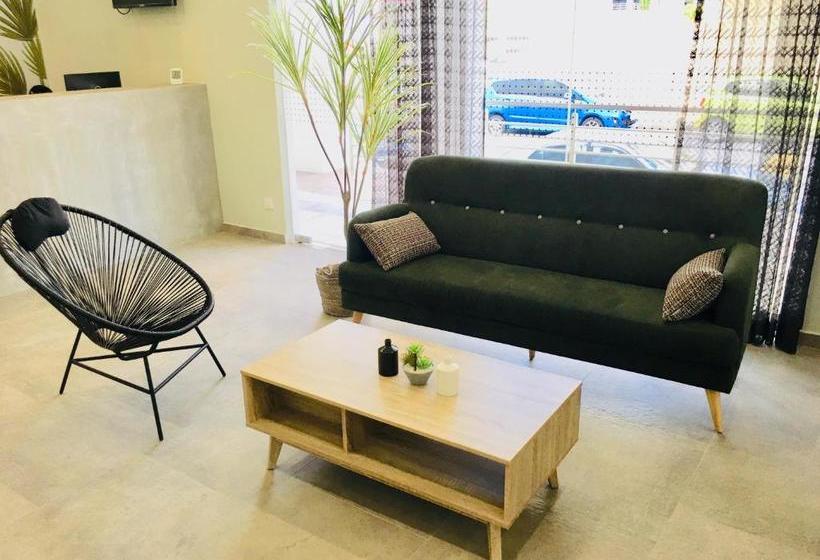 فندق Enclave Business