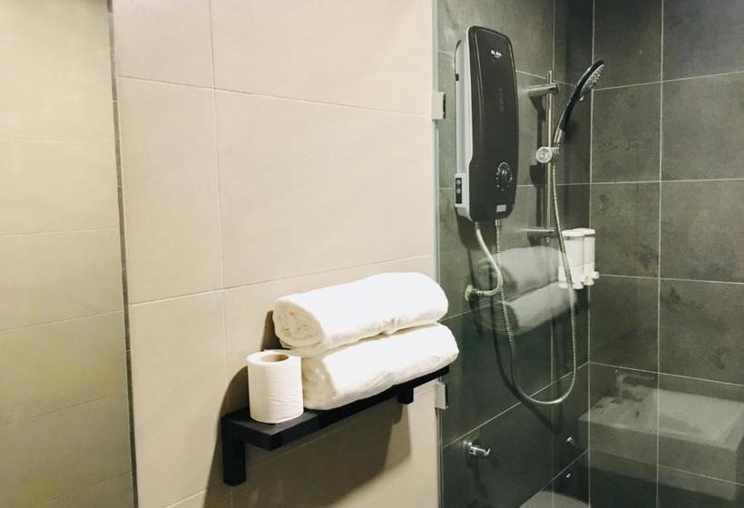 فندق Enclave Business