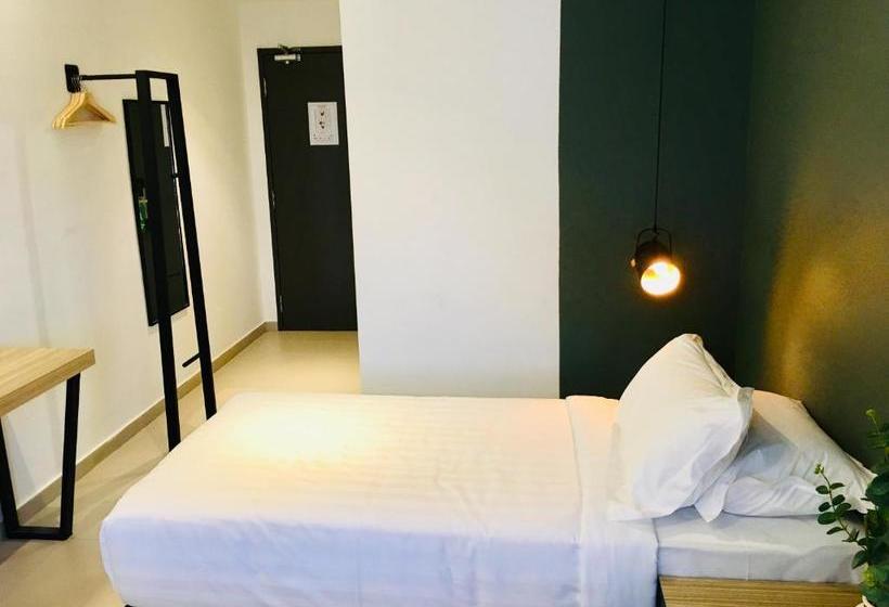 فندق Enclave Business