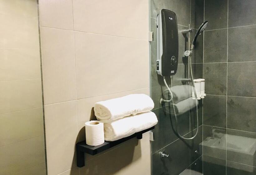 فندق Enclave Business