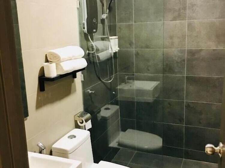 فندق Enclave Business