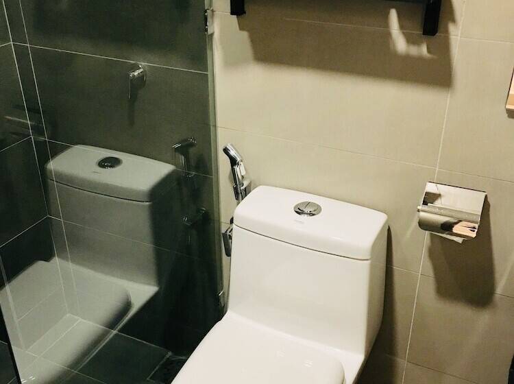 فندق Enclave Business