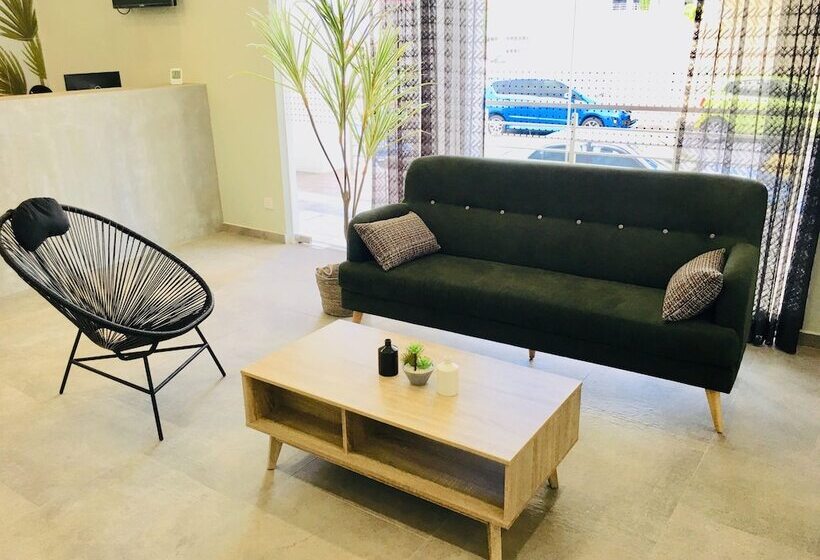 فندق Enclave Business