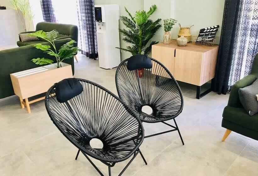 فندق Enclave Business