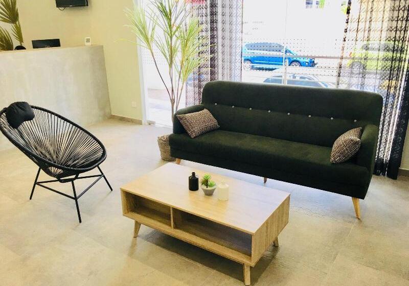 فندق Enclave Business