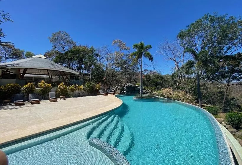 هتل Mikado Natural Lodge