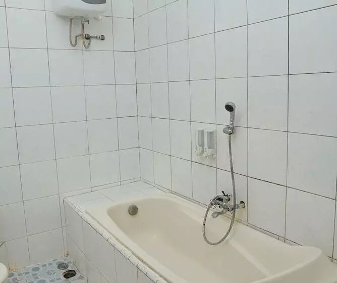 هتل Niaga By Oyo Rooms