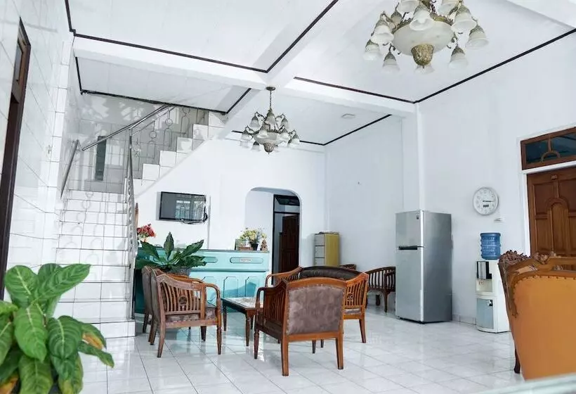 هتل Niaga By Oyo Rooms