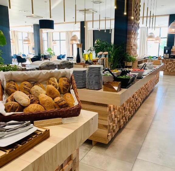 Natural Hotel W Rezerwacie Przy Plaży Na Wyspie