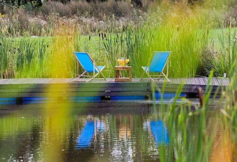 Natural Hotel W Rezerwacie Przy Plaży Na Wyspie