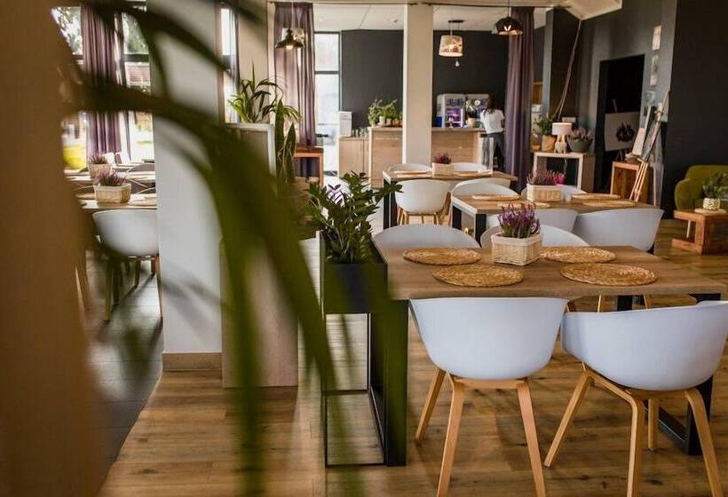 Natural Hotel W Rezerwacie Przy Plaży Na Wyspie