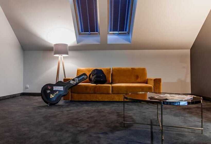 Natural Hotel W Rezerwacie Przy Plaży Na Wyspie