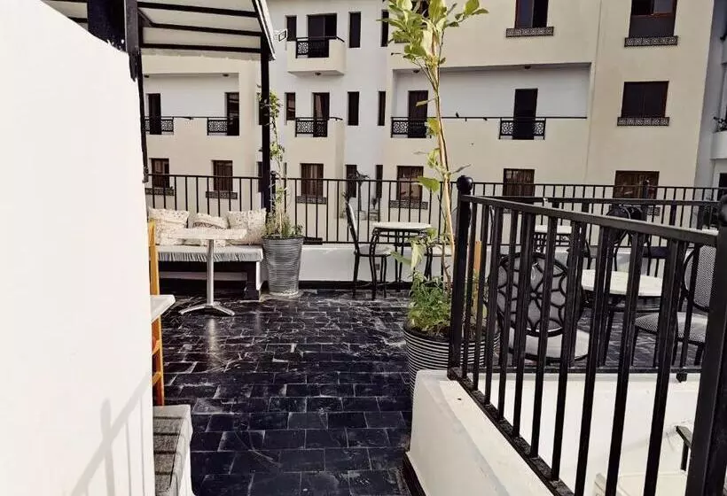 پانسیون Cine House