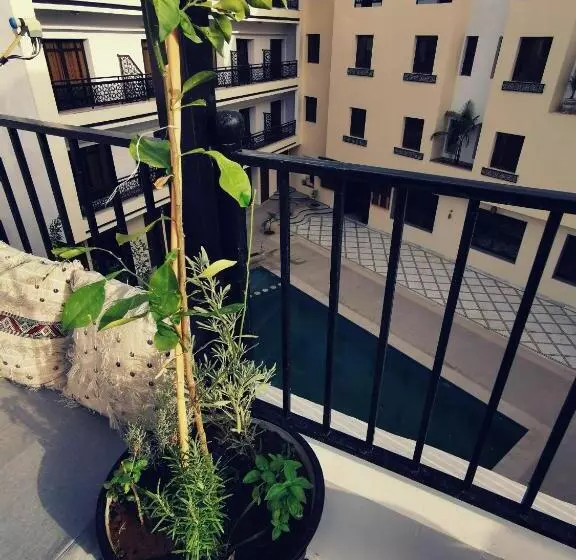 پانسیون Cine House