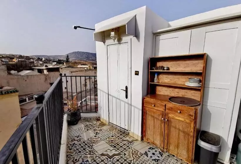 پانسیون Cine House