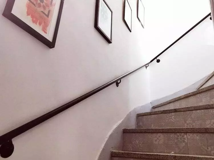 پانسیون Cine House