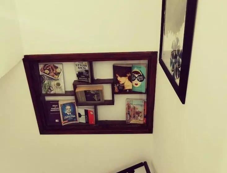 پانسیون Cine House