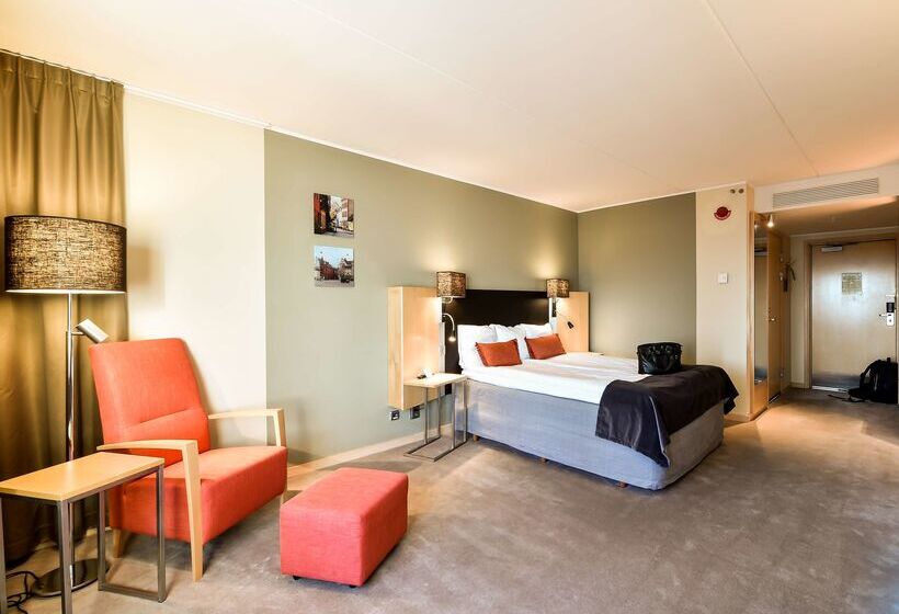 هتل Scandic Triangeln