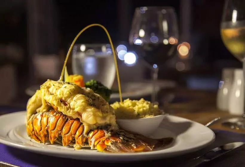 هتل Palm Island Resort & Spa