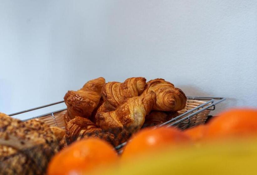 هتل Merian Basel Self Check In