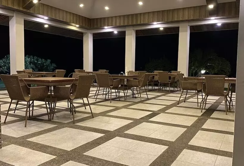 El Pueblo De Hermano By Cocotel