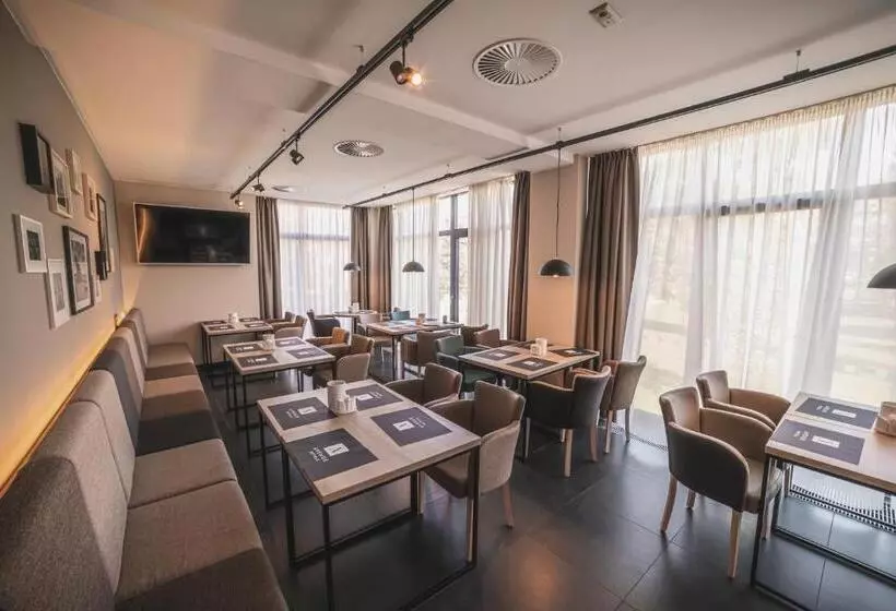 هتل Avenue Pallova 28