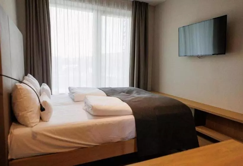 هتل Avenue Pallova 28