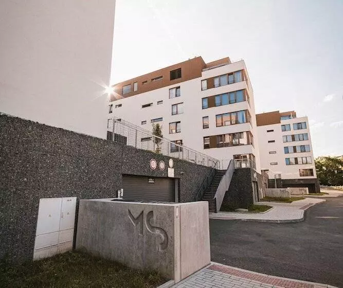 هتل Avenue Pallova 28