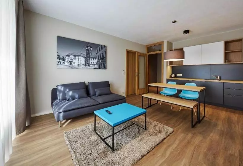 هتل Avenue Pallova 28