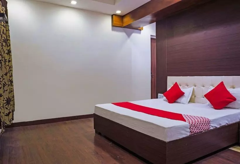 ホテル Kartikay Grand By Oyo Rooms