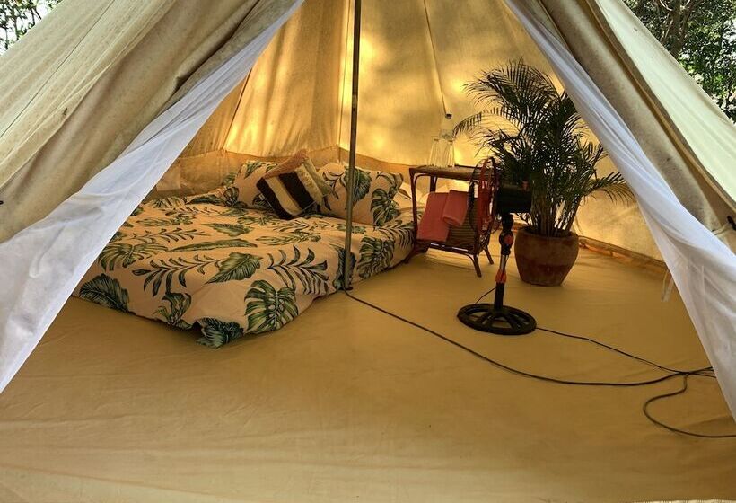 בית מלון כפרי On The Rocks