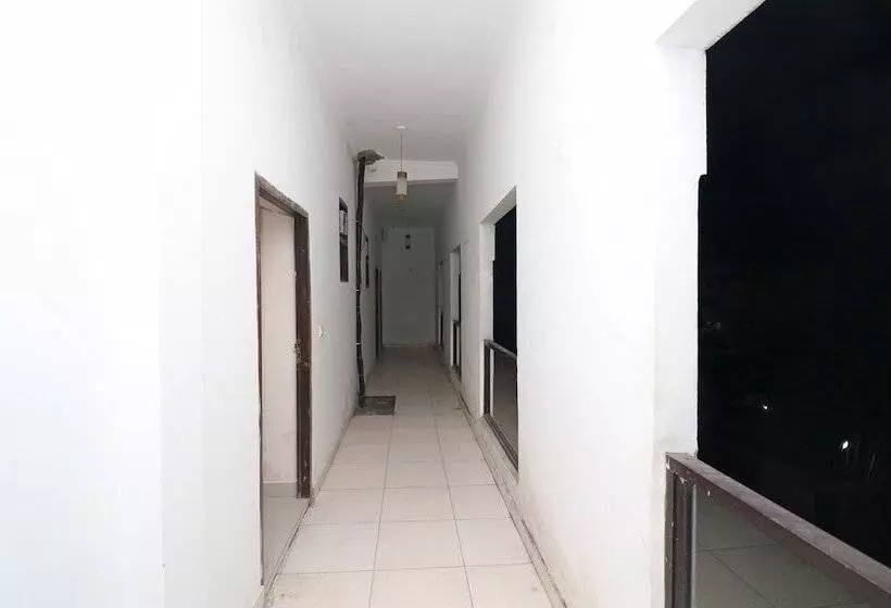 هتل Rajshri By Oyo Rooms