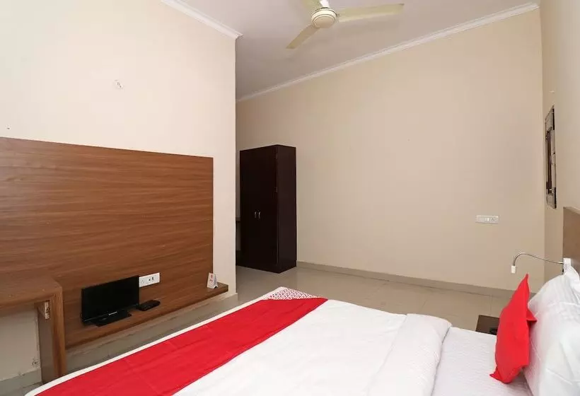 هتل Rajshri By Oyo Rooms